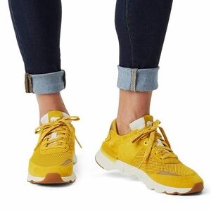 Sorel Kinetic Lite Lace Sneakers in Gold Leaf, Size 8.5 - EUC